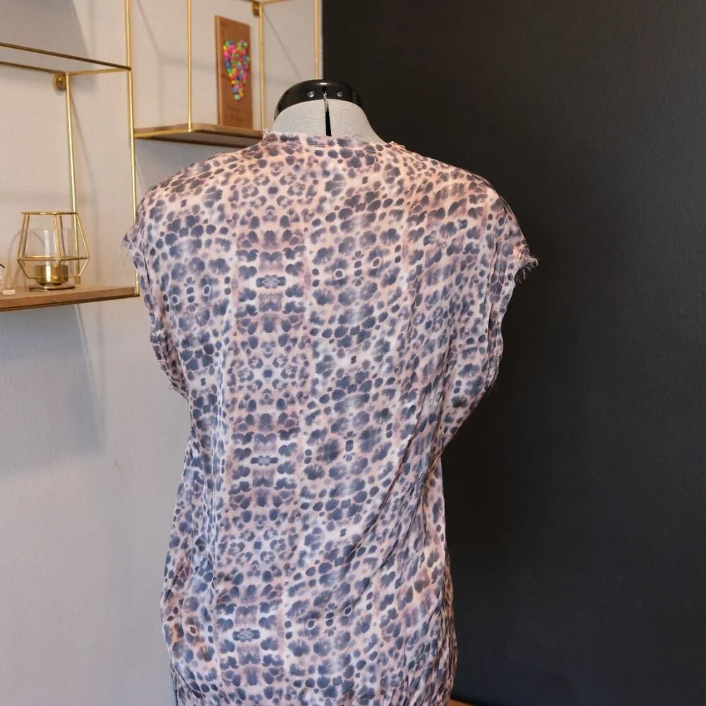 Cali by Cali Dreaming Silk V Neck leopard print Blouse Size Small - Picture 3 of 4